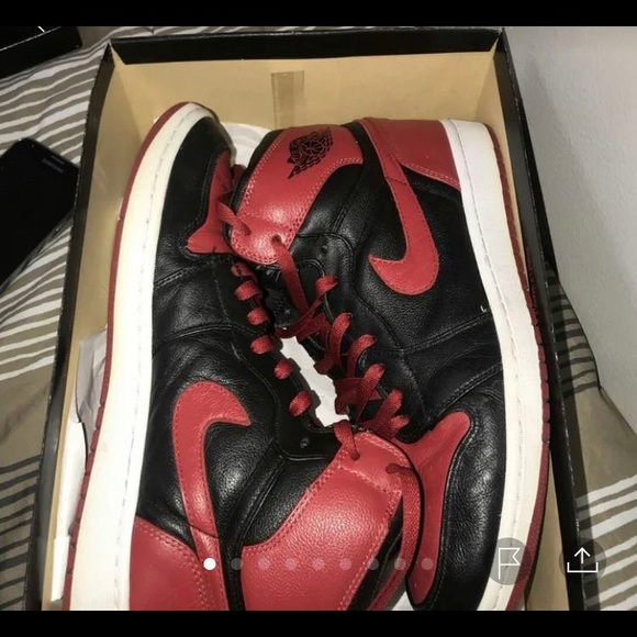 AIR JORDAN RETRO 1 (high tops) edition “banned” - Picture 2 of 5